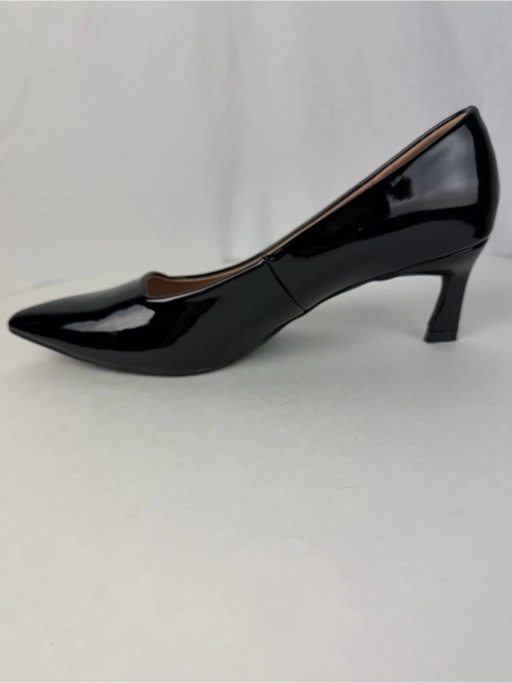 GENSHUO Black Patent Leather Kitten Heels-Size 8.5-Pointed Toe-Faux Leather